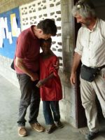 Famata wird ins Internat gebracht.JPG